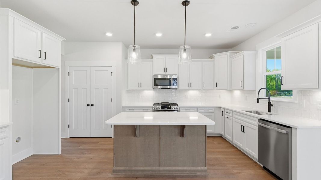 Furnished interior view inside a new home in Harrier Point, Woodruff (Image 10).