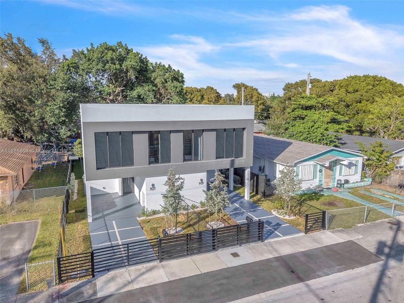 Exterior details and patio area of a home in , Miami (Image 4).