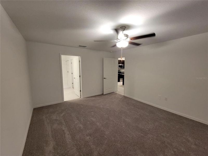 Spacious, unfurnished interior of a new home in , Lakeland (Image 15).