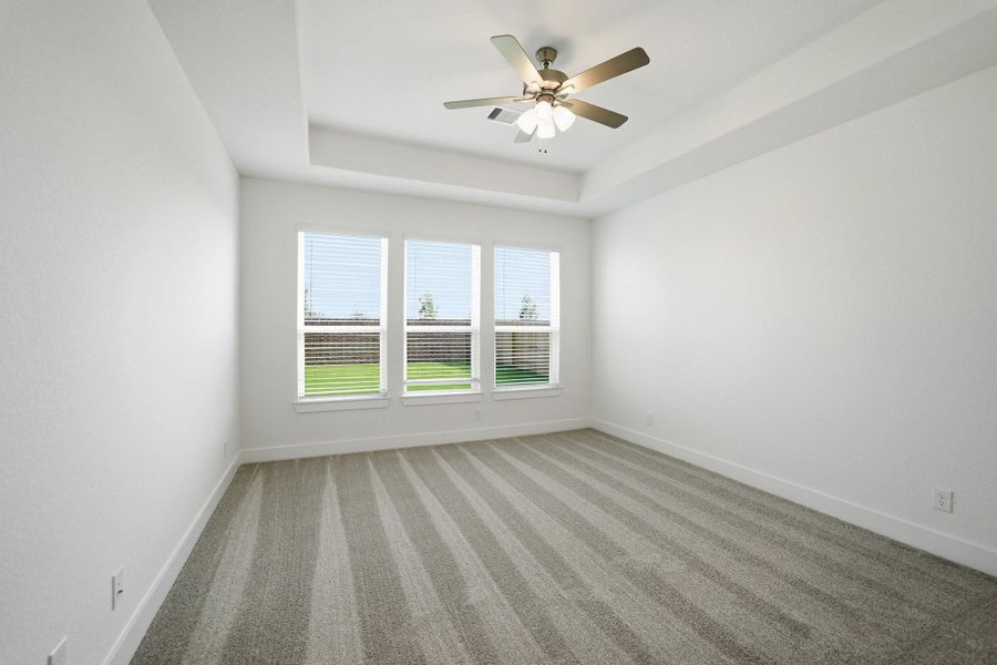 Spacious, unfurnished interior of a new home in Sunterra Lakes, Brookshire (Image 32).