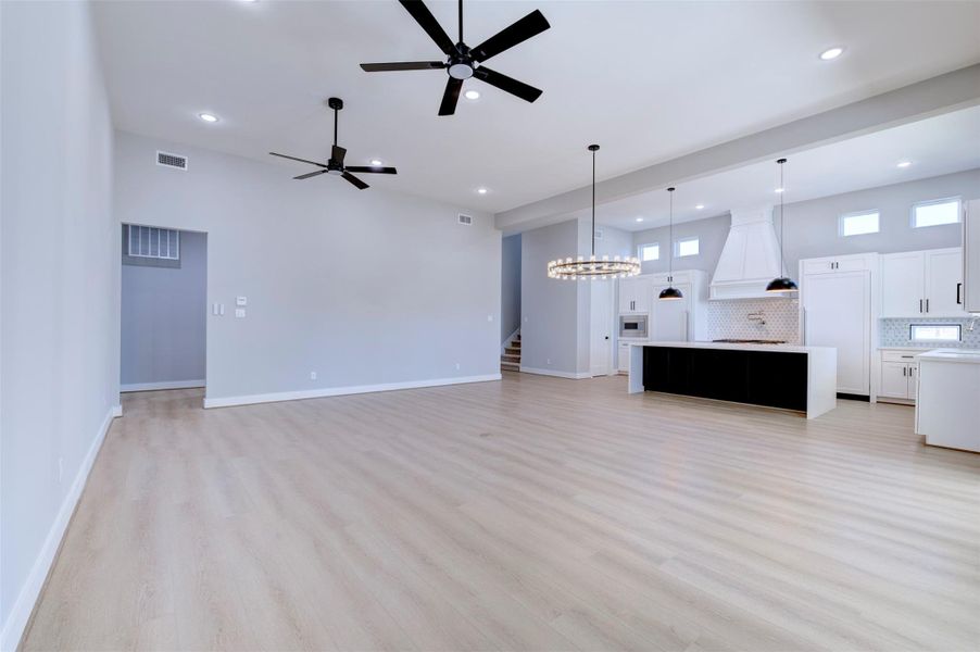 Spacious, unfurnished interior of a new home in , Seabrook (Image 23).