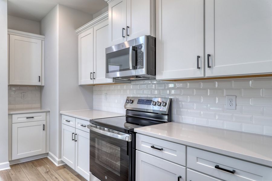 Furnished interior view inside a new home in Bally Castle, Murrells Inlet (Image 10).