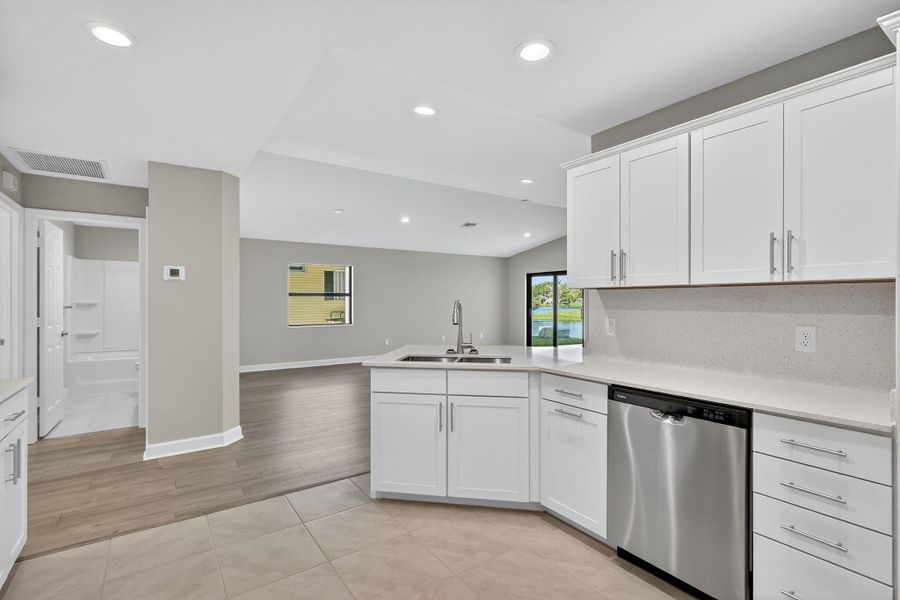 Spacious, unfurnished interior of a new home in , Fort Pierce (Image 26).