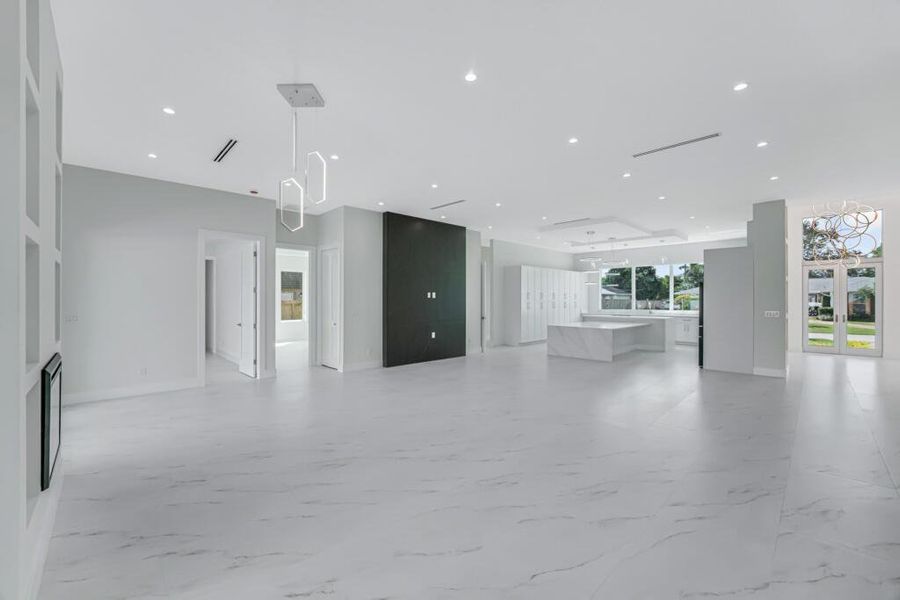 Spacious, unfurnished interior of a new home in , Lake Worth (Image 39).