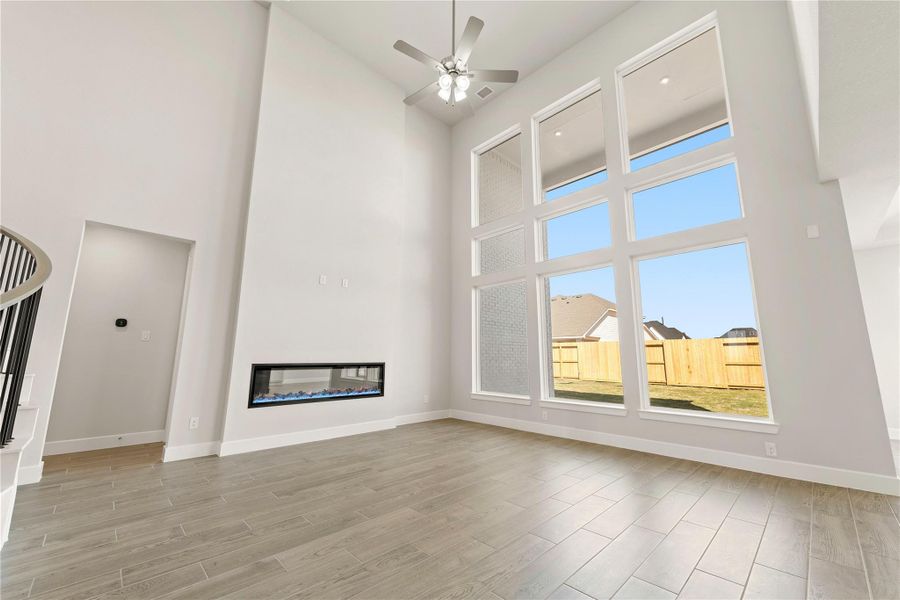 Representative image. Features, selections and colors may vary.