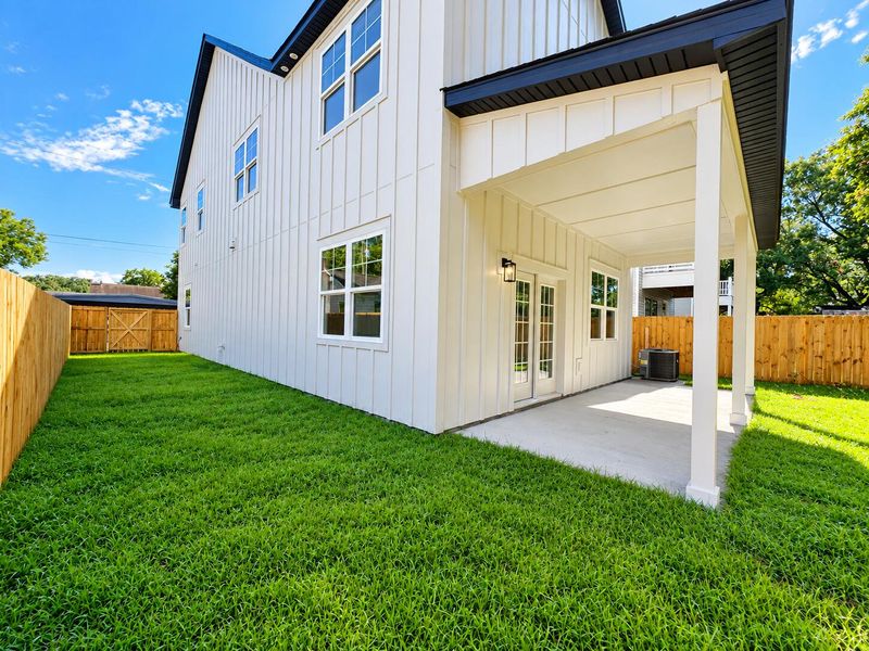 Exterior details and patio area of a home in , North Charleston (Image 4).