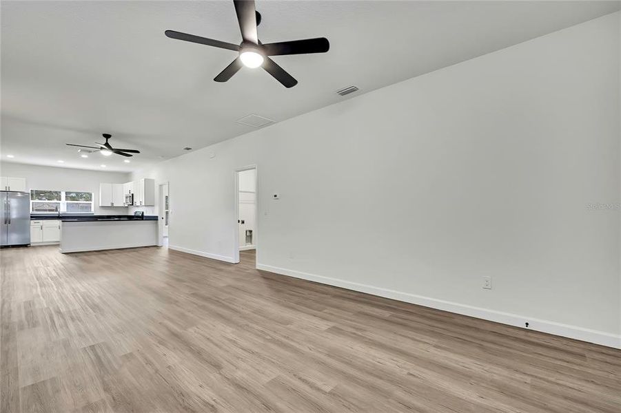 Spacious, unfurnished interior of a new home in , Tampa (Image 35).
