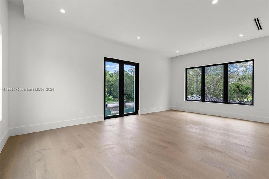 Spacious, unfurnished interior of a new home in , Palmetto Bay (Image 43). Spacious, unfurnished interior of a new home in , Palmetto Bay (Image 43).