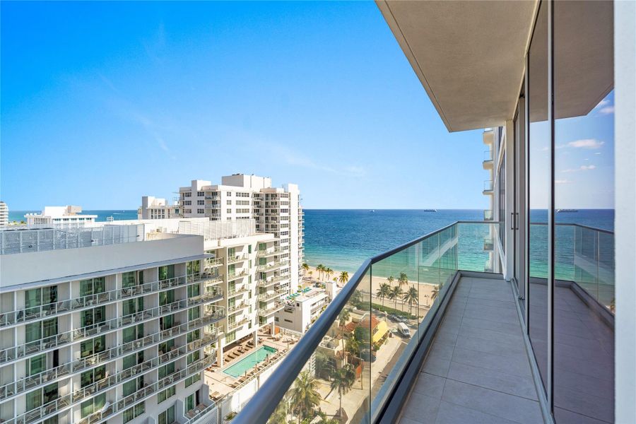 Condo located in Fort Lauderdale, FL showcasing its design and architecture (Image 37).