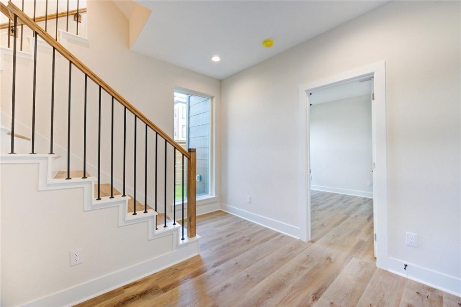 Spacious, unfurnished interior of a new home in , Houston (Image 10).