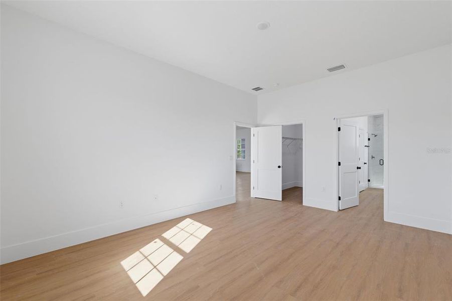 Spacious, unfurnished interior of a new home in , Ocala (Image 14).
