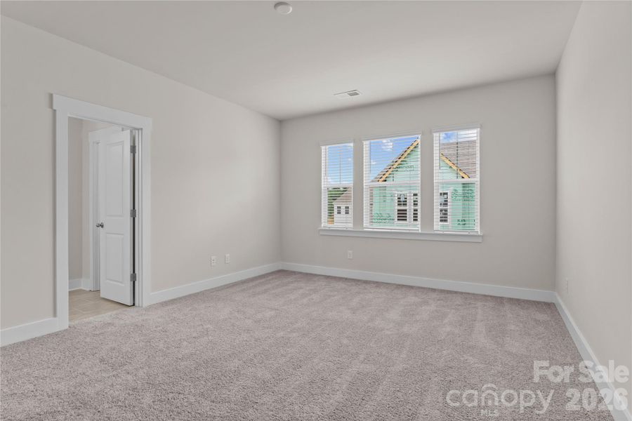 Spacious, unfurnished interior of a new home in Sierra Ridge, Gastonia (Image 19).
