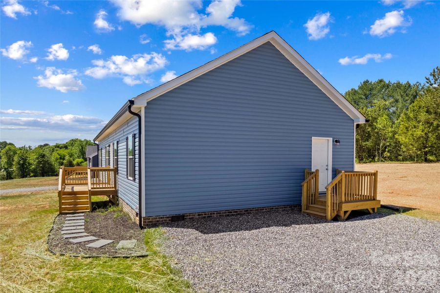 Exterior details and patio area of a home in , Catawba (Image 25).