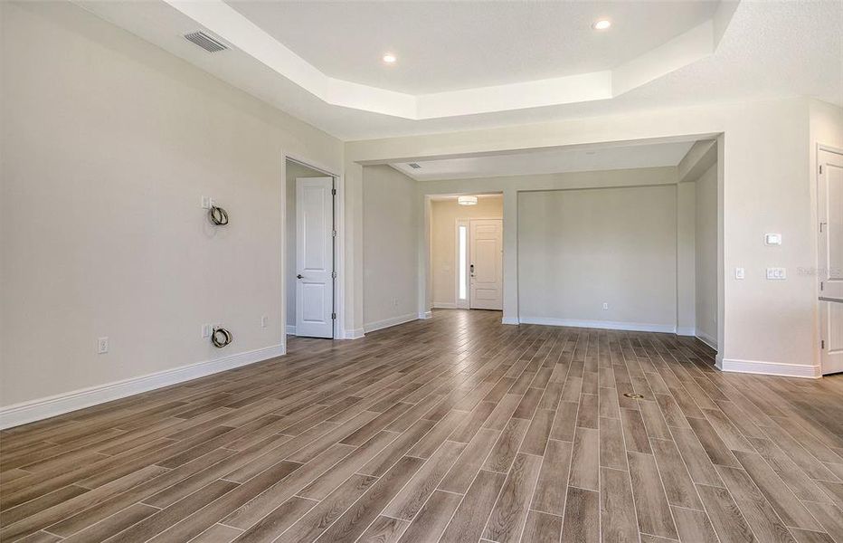 Spacious, unfurnished interior of a new home in Canoe Creek, Parrish (Image 35).