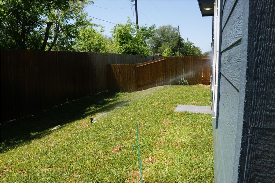 Exterior details and patio area of a home in Gifford Meadows, Angleton (Image 3).