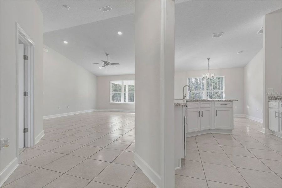 Spacious, unfurnished interior of a new home in Bayshore, Port St. Lucie (Image 10).