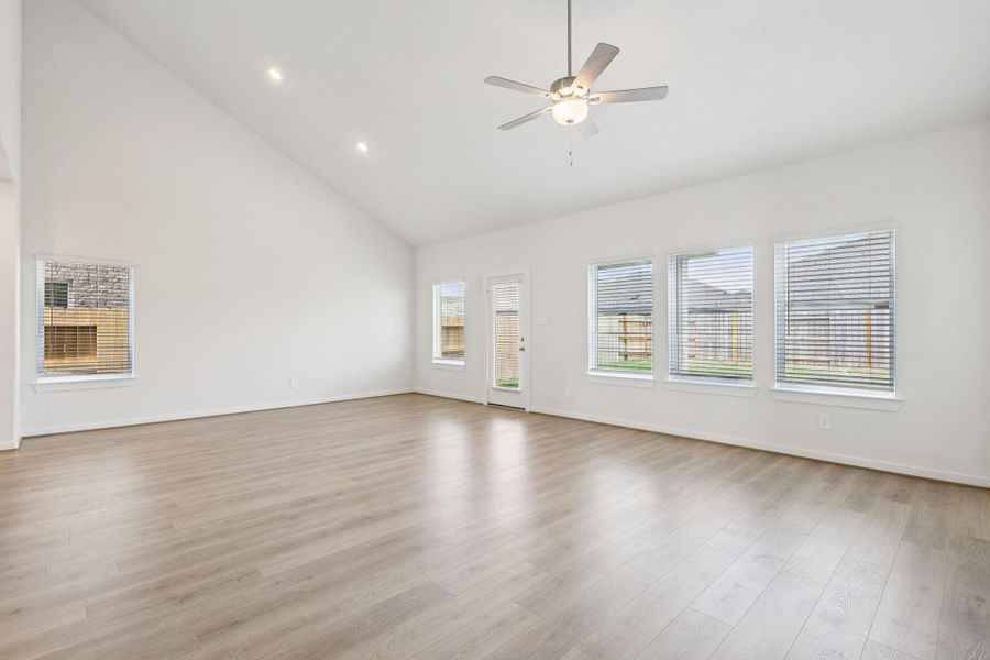 Spacious, unfurnished interior of a new home in Southwinds, Baytown (Image 29). Spacious, unfurnished interior of a new home in Southwinds, Baytown (Image 29).