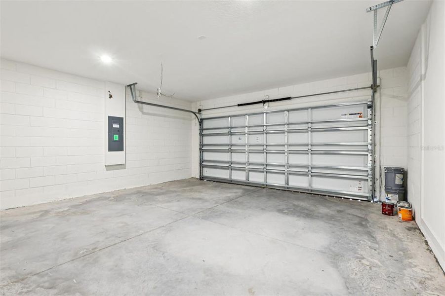 Spacious, unfurnished interior of a new home in Willowbrook North, Winter Haven (Image 23).