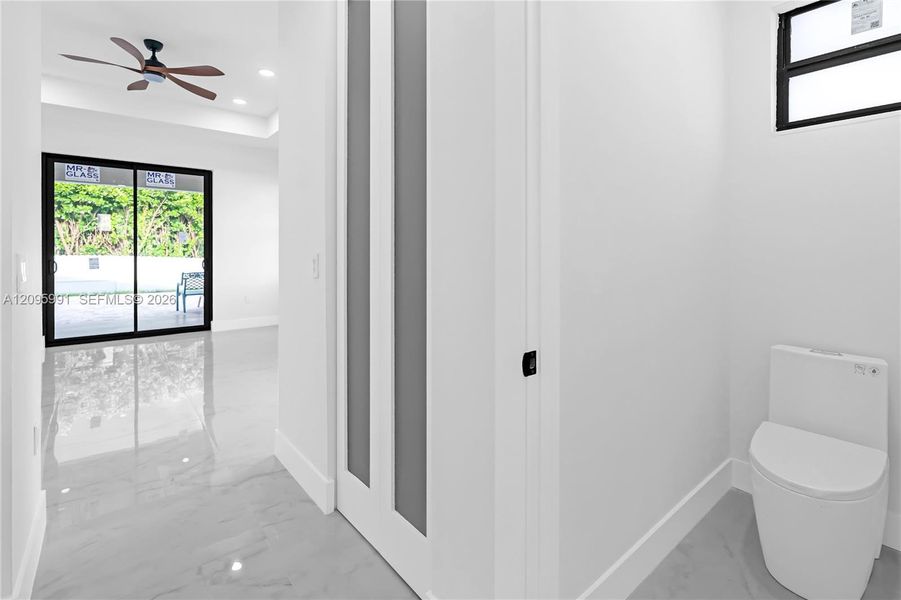 Spacious, unfurnished interior of a new home in , Cape Coral (Image 39).