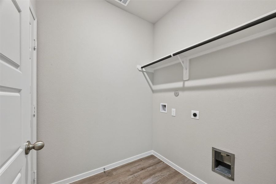 Spacious, unfurnished interior of a new home in Rollingbrook Estates, Baytown (Image 19).