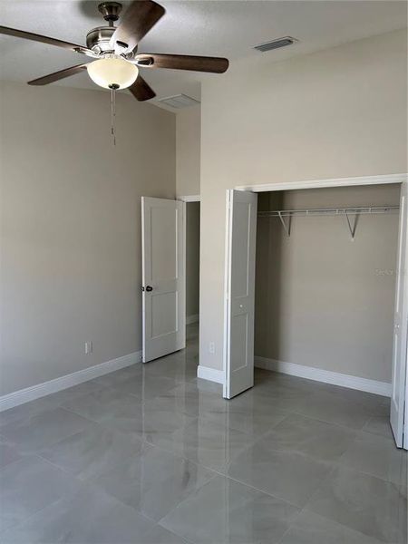 Spacious, unfurnished interior of a new home in , Tampa (Image 25).