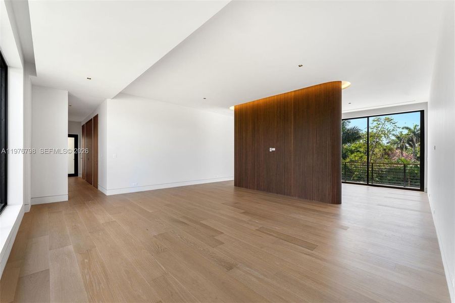 Spacious, unfurnished interior of a new home in , Miami (Image 7).