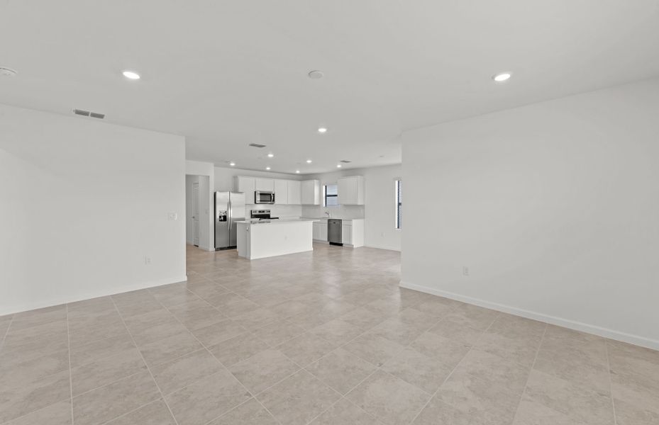 Spacious, unfurnished interior of a new home in Caloosa Cove, Labelle (Image 19).