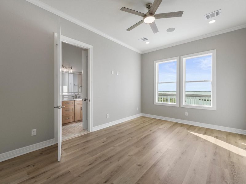 Spacious, unfurnished interior of a new home in , Freeport (Image 17).