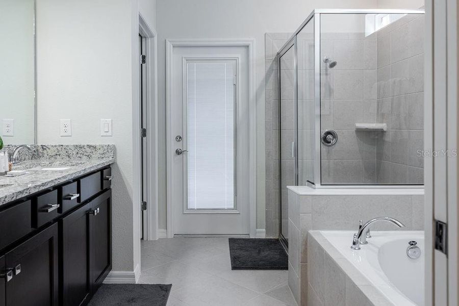 Furnished interior view inside a new home in , Clermont (Image 37).