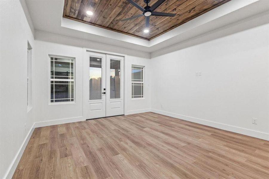 Spacious, unfurnished interior of a new home in , Bonham (Image 20).