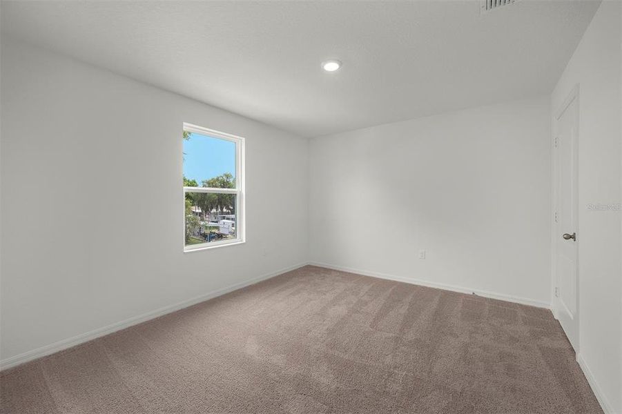 Spacious, unfurnished interior of a new home in Tula Parc, Astatula (Image 12).