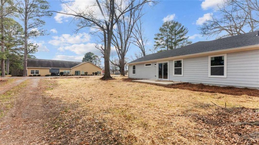 Exterior details and patio area of a home in , Cedartown (Image 4).
