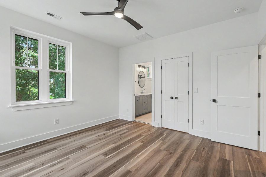 Spacious, unfurnished interior of a new home in , Charleston (Image 33).