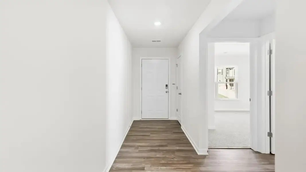 Spacious, unfurnished interior of a new home in Reedy Fork Place, Seneca (Image 17).