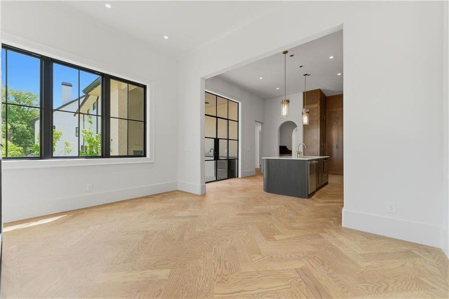 Spacious, unfurnished interior of a new home in , Atlanta (Image 38).