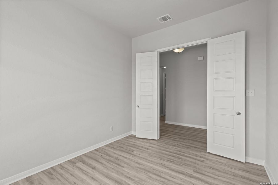 Spacious, unfurnished interior of a new home in Ladera, San Antonio (Image 31).