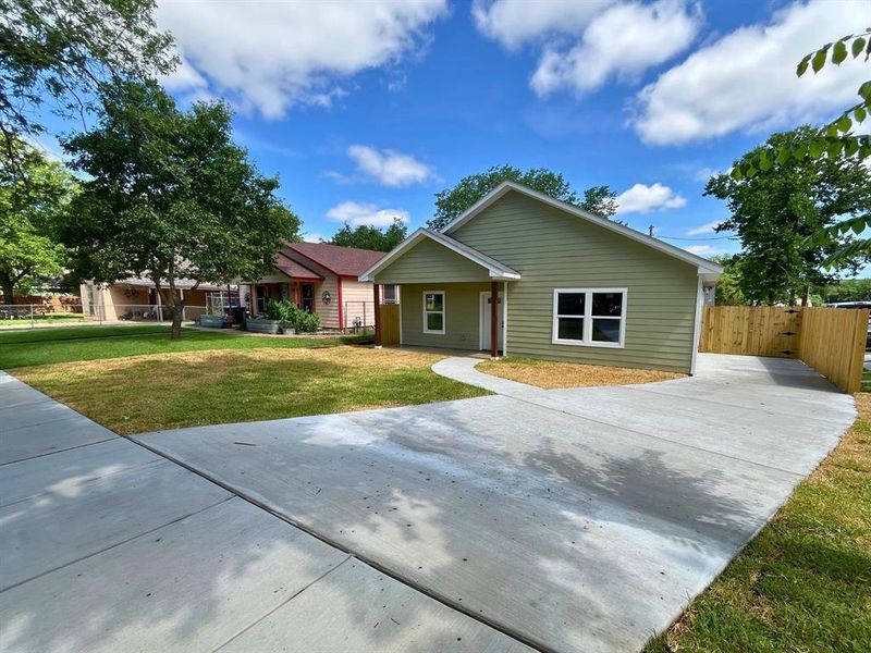 Front exterior of a new home in , Fort Worth, TX, highlighting curb appeal (Image 19). Front exterior of a new home in , Fort Worth, TX, highlighting curb appeal (Image 19).