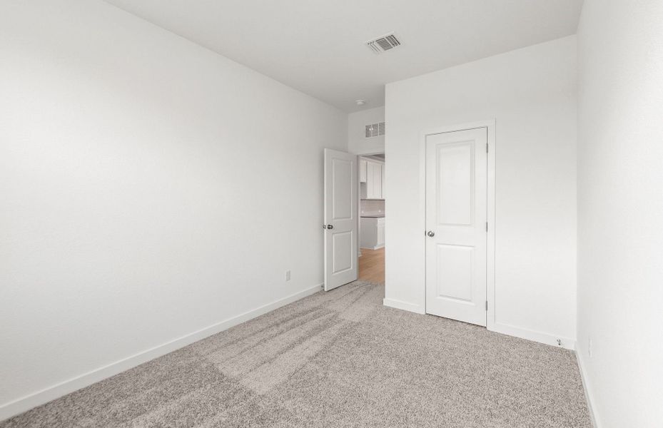 Spacious, unfurnished interior of a new home in Larson Crossing, Elgin (Image 33).