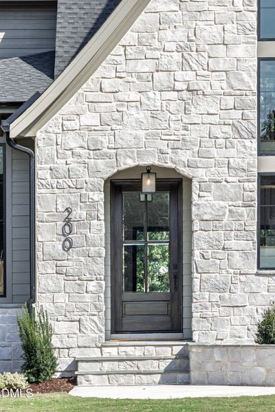 200_MEADOW_WALK_DR_EXTERIOR_05 200_MEADOW_WALK_DR_EXTERIOR_05