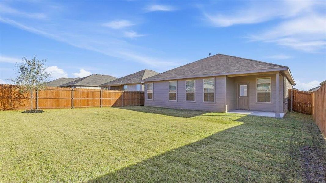 Exterior details and patio area of a home in Terra Trace, Fort Worth (Image 3).