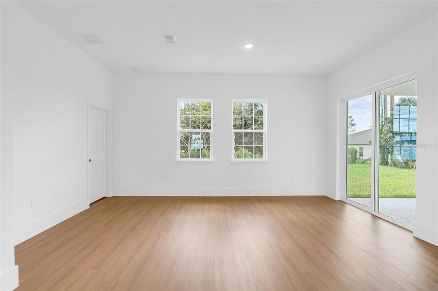 Spacious, unfurnished interior of a new home in , Ocala (Image 34).