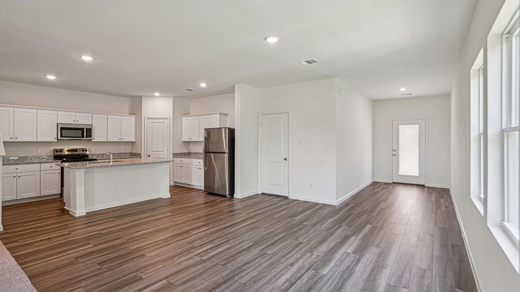 Representative unfurnished interior of a home built from the Pioneer by Starlight Homes in Sunrise at Arbor Ridge, La Vergne (Image 19).