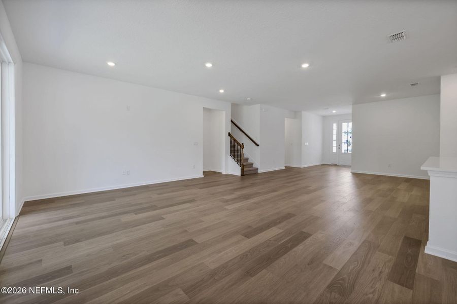 Spacious, unfurnished interior of a new home in Hyland Trail, Green Cove Springs (Image 34).