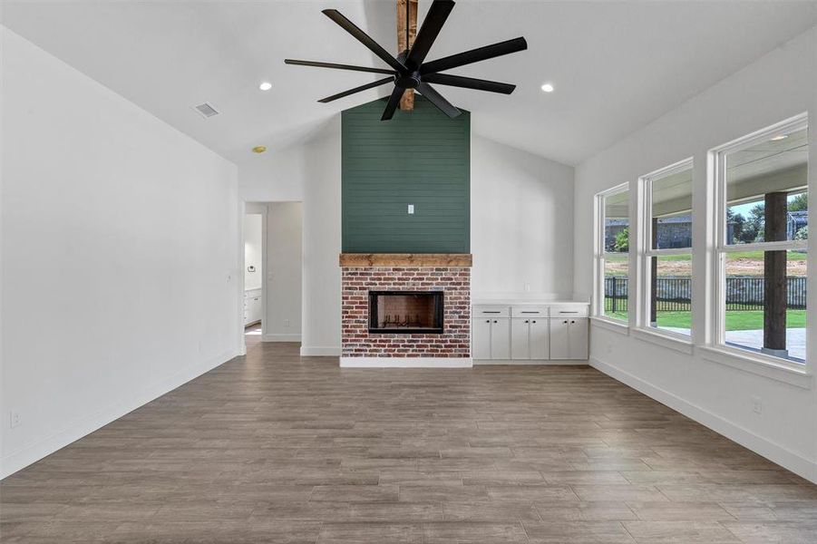 Spacious, unfurnished interior of a new home in , Granbury (Image 17). Spacious, unfurnished interior of a new home in , Granbury (Image 17).