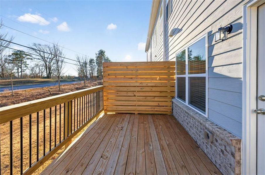 Exterior details and patio area of a home in Franklin Manor, Lawrenceville (Image 21).
