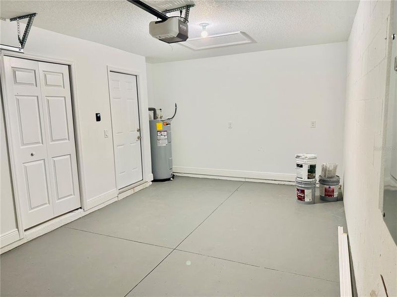 Spacious, unfurnished interior of a new home in , Tampa (Image 11).