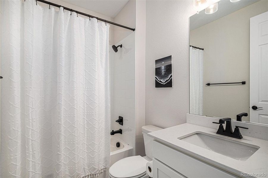 Main level full bath