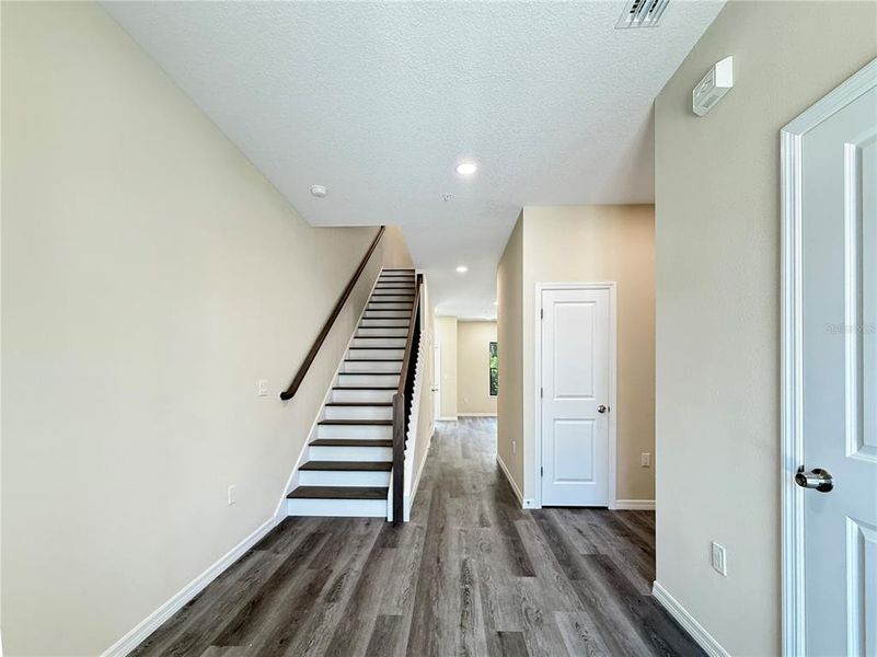 Spacious, unfurnished interior of a new home in , Tampa (Image 23).