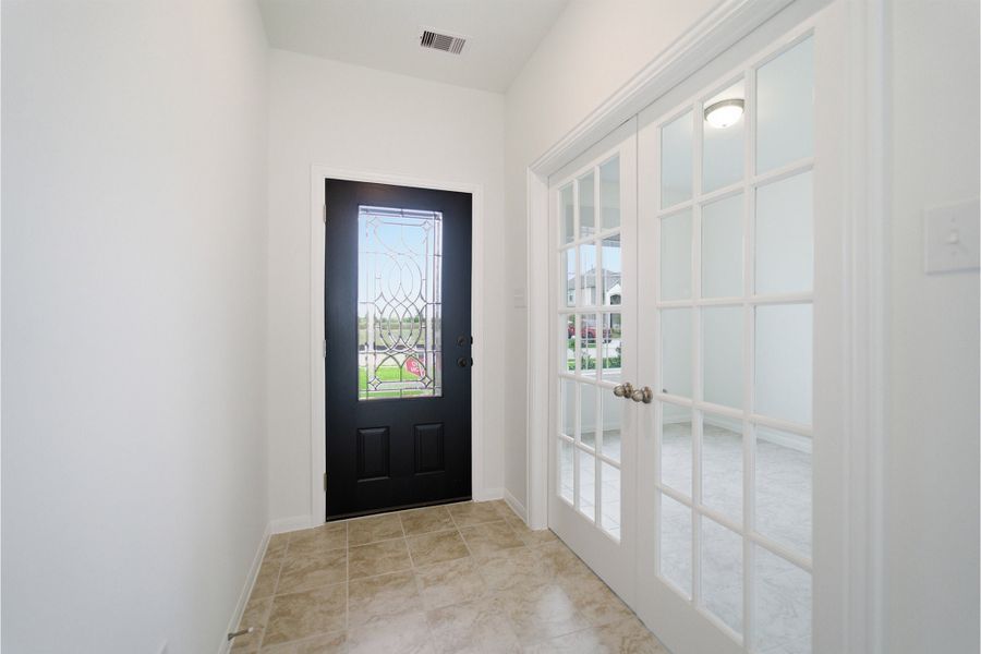 Spacious, unfurnished interior of a new home in Lago Mar, Texas City (Image 19).