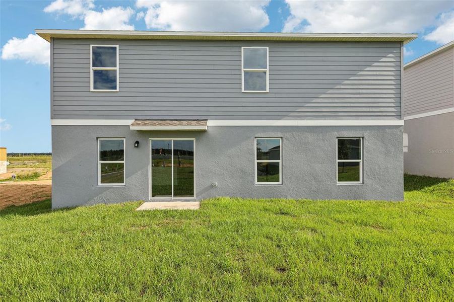 Exterior details and patio area of a home in Bradbury Creek, Haines City (Image 4).